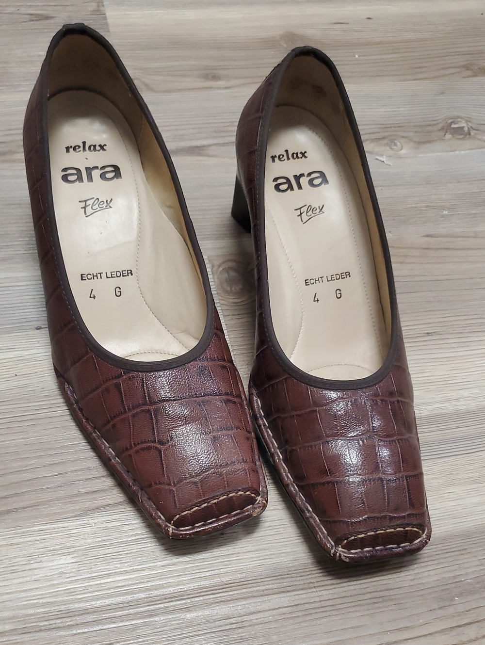 Ara Brown Croc-Embossed Leather Block Heel Pumps With White Stitching Size 6.5